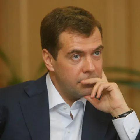 Medvedev se bucură că un ziar critic la adresa Kremlinului încă mai există şi-i promite un interviu