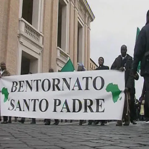 Sute de pelerini din Africa au protestat la Vatican faţă de utilizarea prezervativelor