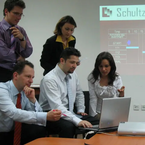 Managerii se aşteaptă la scăderi ale activităţii în industrie şi comerţ
