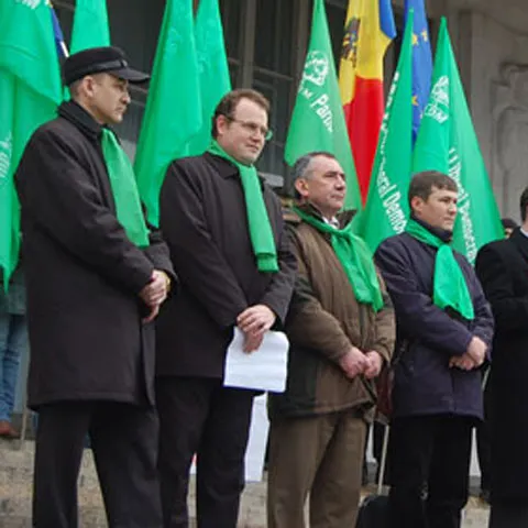 Altercaţii la Chişinău între poliţie şi membrii Partidului Liberal Democrat