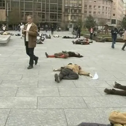 Organizatorii summit-ului NATO se aşteaptă la 50.000 de protestatari