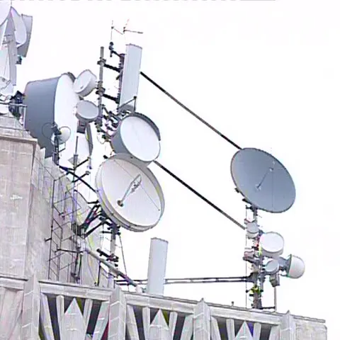Telefoanele mobile şi internetul pot constitui un pericol pentru sănătate