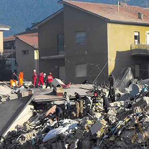 Surse medicale afirmă că există peste 150 de morţi în urma seismului din Italia - GALERIE FOTO