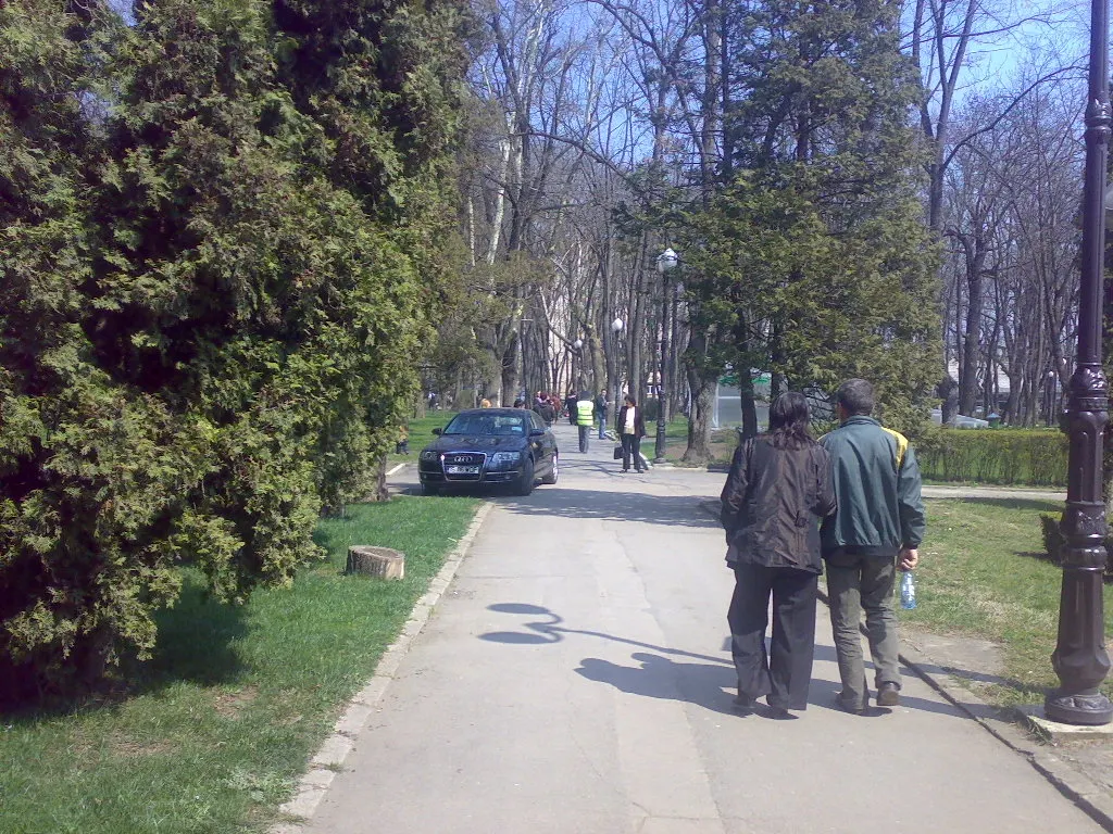 Parcarea în parcul Copou din Iaşi