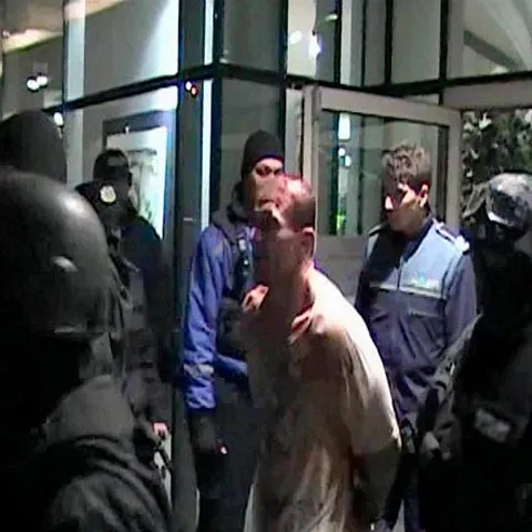 Gardianul a intrat în posesia unor noi imagini de la scandalul din mall 