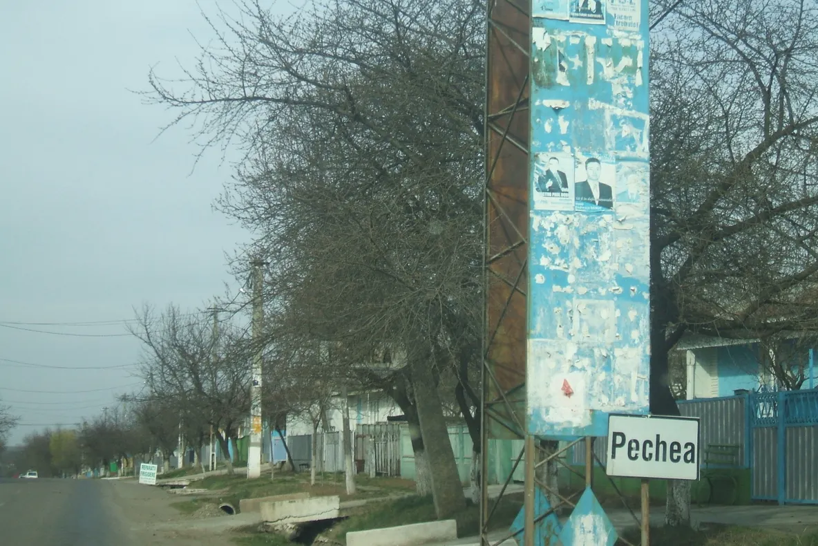 Comuna Pechea din Galaţi, gunoaie pe străzile comunei