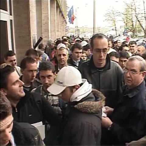 Peste 1.000 de tineri s-au înscris pe 8 aprilie la concursul de angajare la Poliţia Capitalei