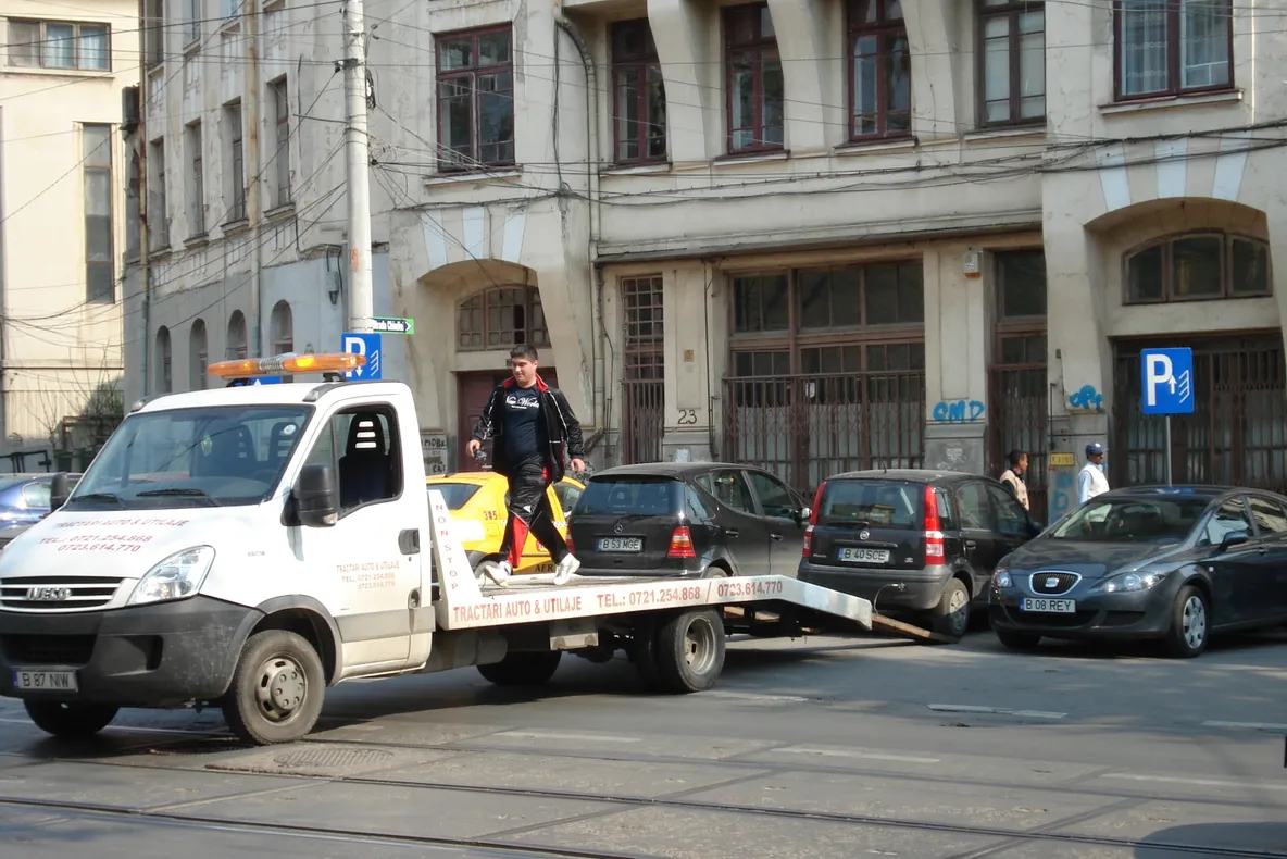 Maşini ridicate, trafic îngreunat