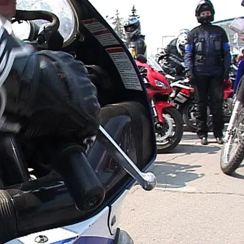 Aproape 1.000 de motociclişti au defilat prin Capitală la primul marş moto din acest an