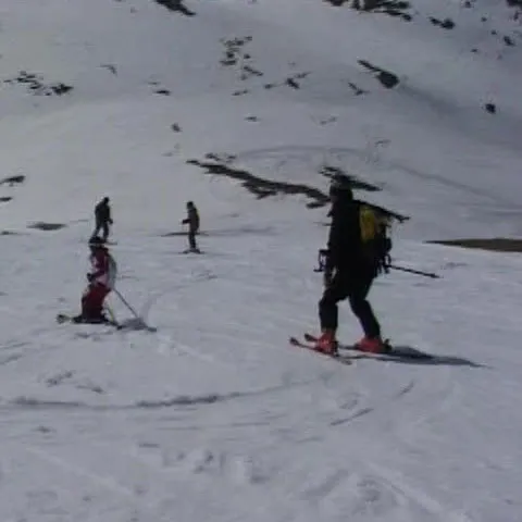 Turiştii au luat cu asalt pârtiile de la Cota 2000
