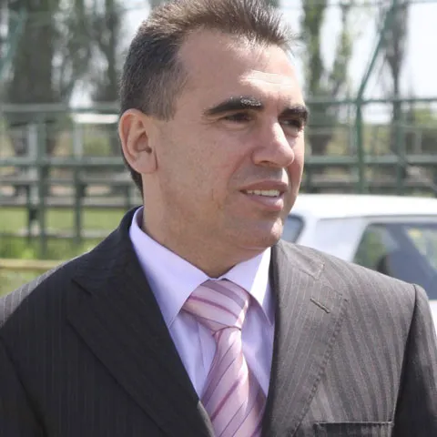 Patronul FC Argeş şi fratele său au fost duşi la DNA Piteşti pentru audieri