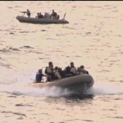 Vasul italian, pe care se află şi 5 români, a fost dus de către piraţi în nordul Somaliei 