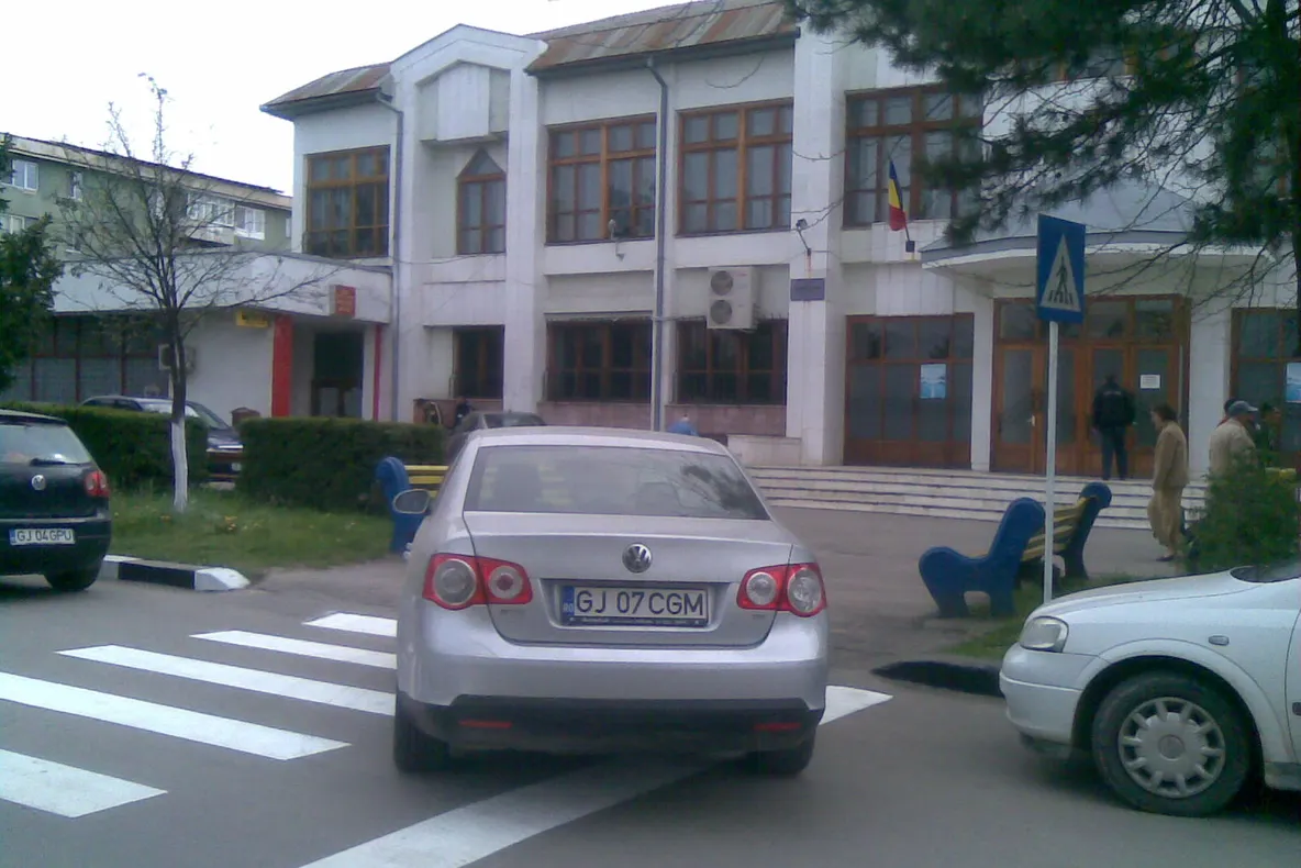 Parcat pe trecerea de pietoni în Gorj