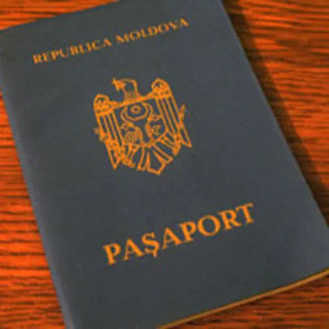 Deputaţii moldoveni cu dublă cetăţenie trebuie să anunţe într-o săptămână dacă renunţă la mandat
