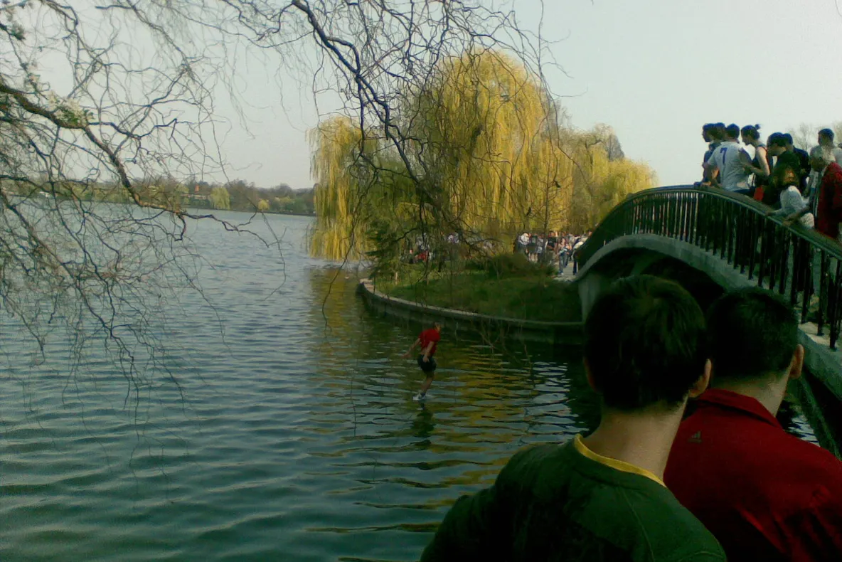 Baie în lacul Herăstrău