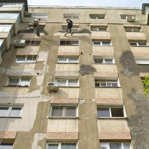 În Târgu Mureş preţul terenurilor şi al caselor a scăzut drastic faţă de 2008 