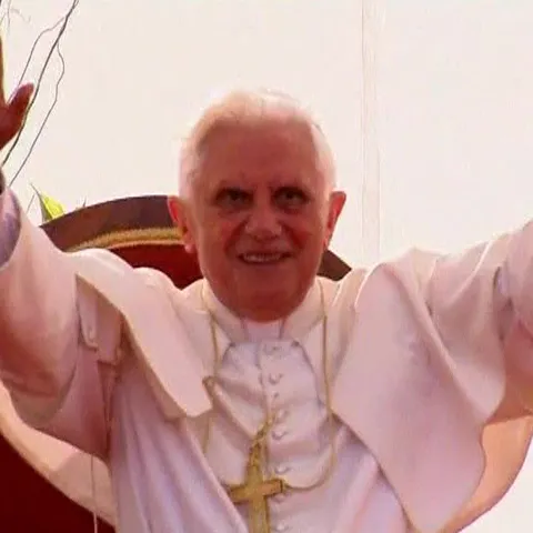 Papa Benedict al XVI-lea a împlinit 82 de ani 