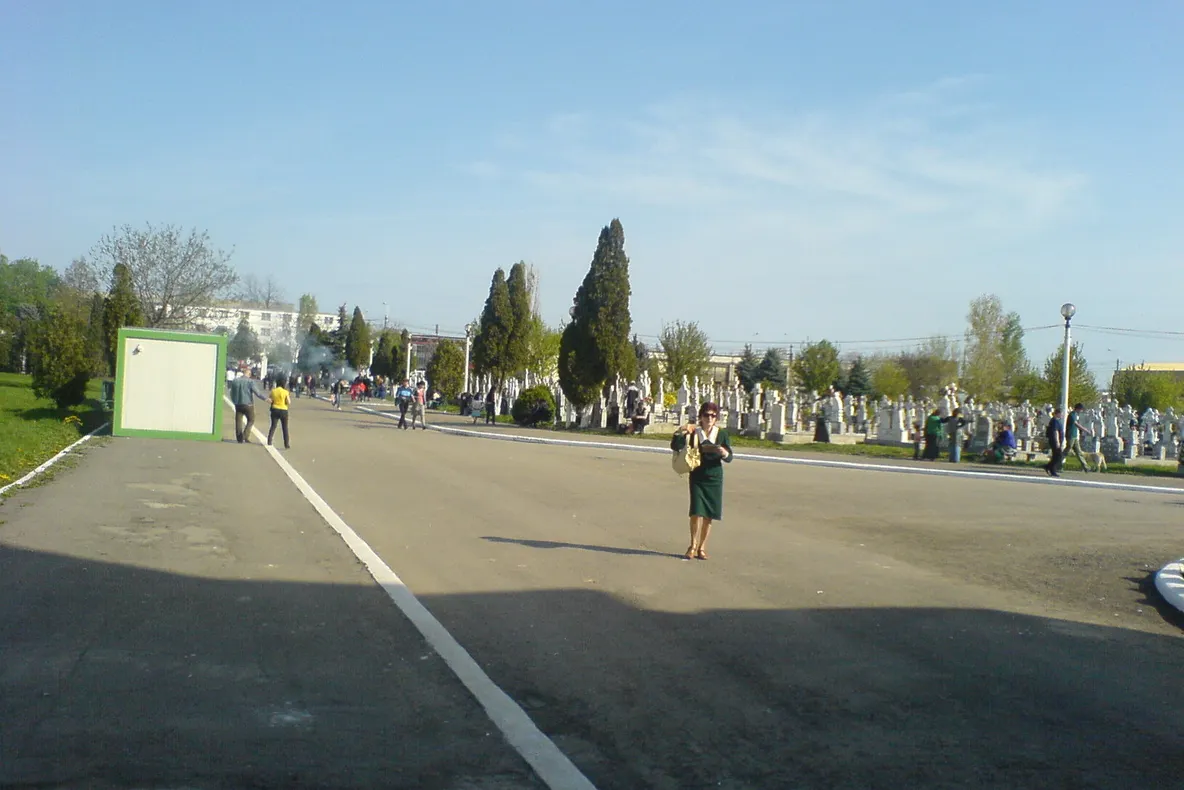 Grătar în cimitir