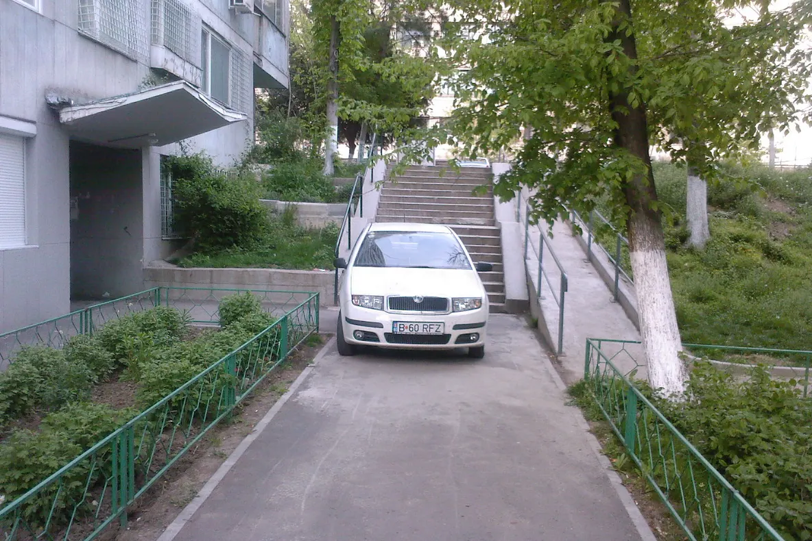 Parcarea la scară