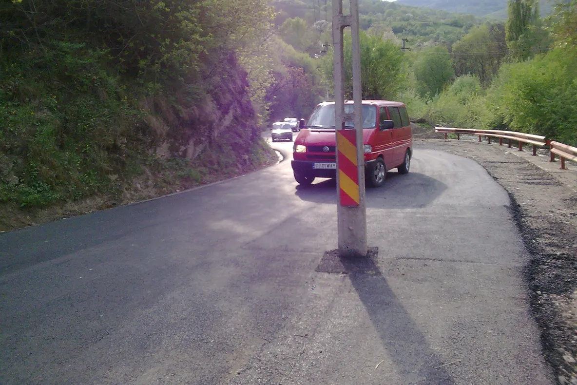 Stâlpul din mijlocul drumului - comuna Galda de jos din Alba