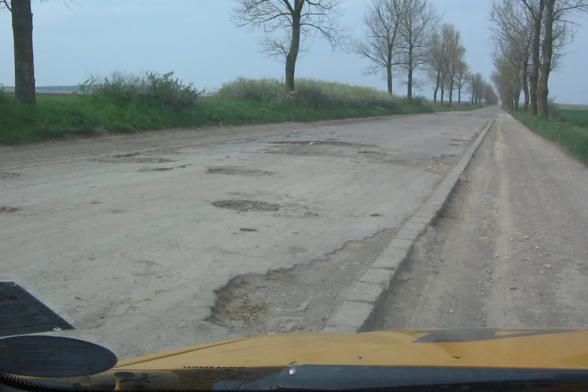Şosea plină de gropi - Jurilovca-Enisala din judeţul Tulcea