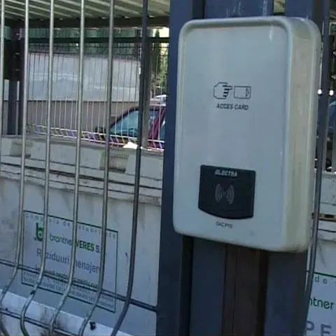 În centrul Dejului există un punct de colectare a deşeurilor securizat 