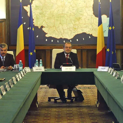 Romania`s government could assume the single salary law order to apply it in 2010