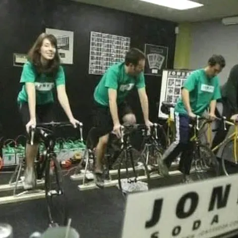 Angajaţii unei companii americane au furnizat energie birourilor... mergând pe bicicletă