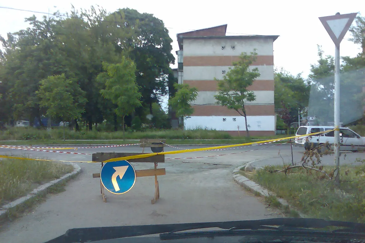 Semn de circulaţie aşezat de mântuială