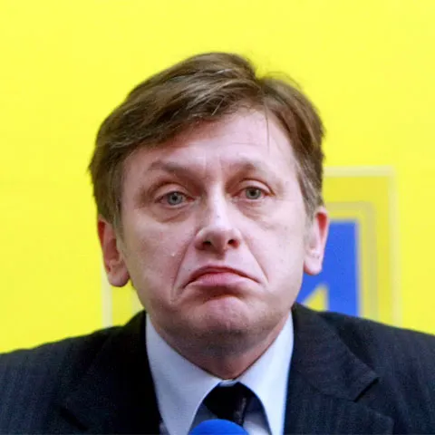 Antonescu: Nu neg că şi în trecut directorii deconcentratelor au fost numiţi pe criterii politice