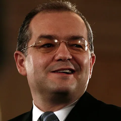 Emil Boc nu va modifica ordonanţa deconcentratelor, în ciuda presiunilor lui Traian Băsescu