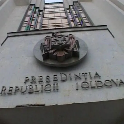 România menţine tonul precaut în relaţiile cu Republica Moldova 