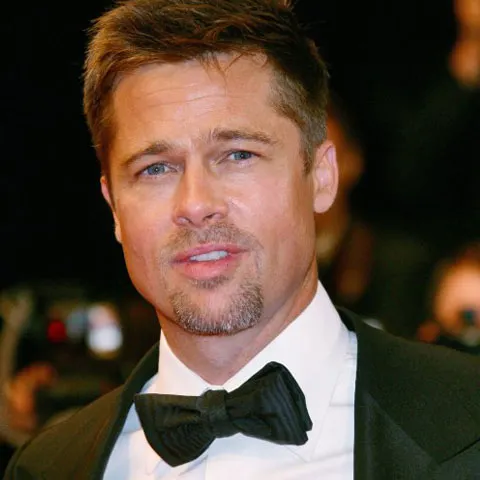 Brad Pitt a oprit apariţia unei cărţi despre el şi Angelina