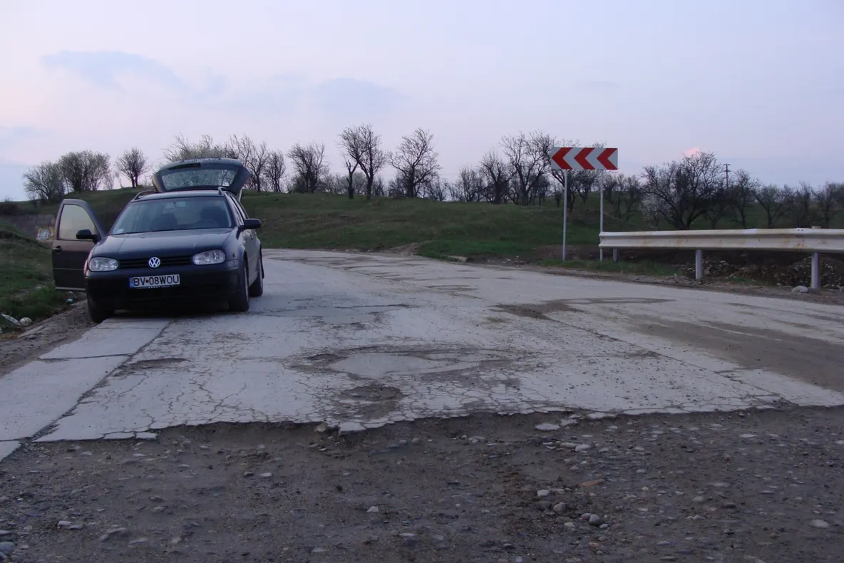 Şosea formată din gropi - Câmpulung Muscel-Curtea de Argeş