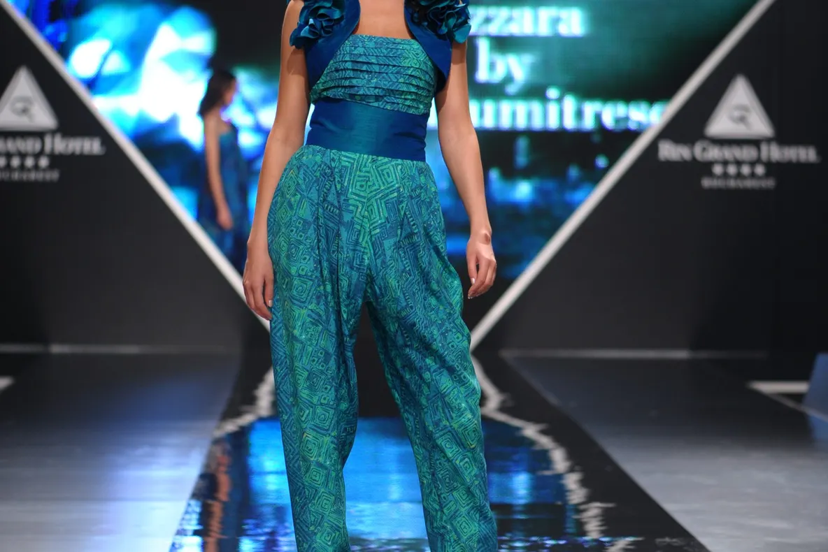 Azzara by Zina Dumitrescu şi Mirela Pellegrini