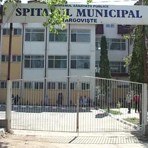 Un bolnav psihic a intrat într-un canal din curtea spitalului şi a refuzat să mai iasă 