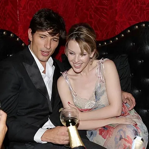 Kylie Minogue se mută în Spania