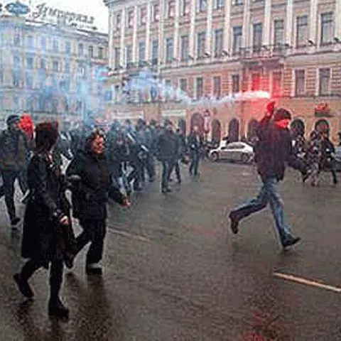 1 Mai, marcat de arestări la Sankt Petersburg şi manifestaţii la Moscova