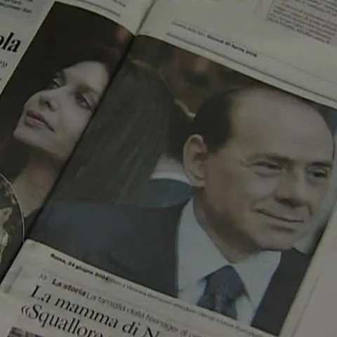 Berlusconi a fost certat public de soţia sa că se uită după femei 