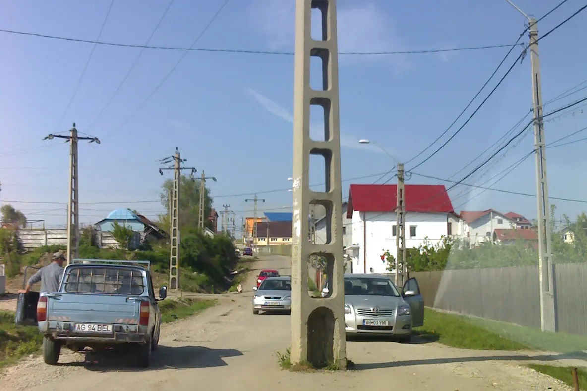 Stâlpul din mijlocul drumului, comuna Bradu, judeţul Argeş