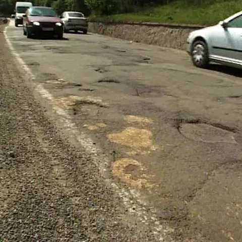 Drumul naţional 17C nu a mai fost reparat de mai bine de 13 ani 