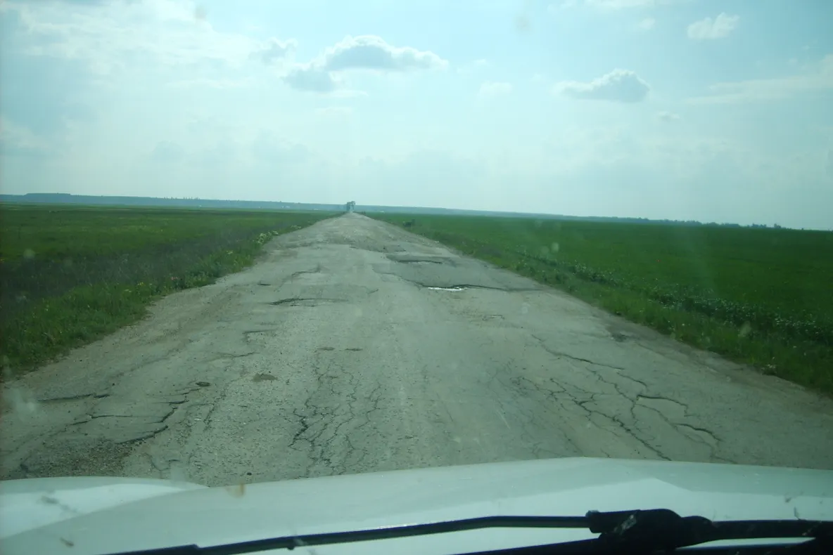 Lehliu Gară - gropi acoperite cu pietriş