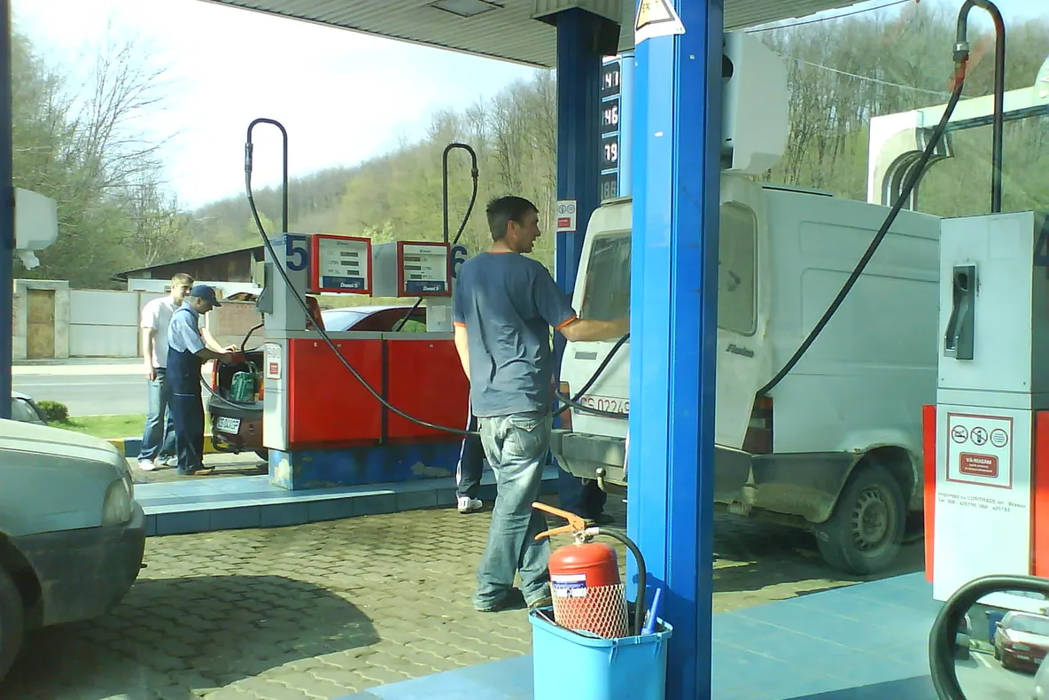 Pe timp de criză, un nou mod de a alimenta maşina cu benzină