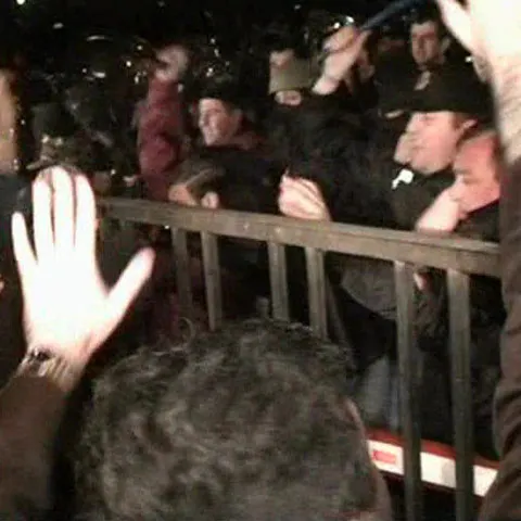 Confruntări la Tbilisi între partizanii opoziţiei şi poliţişti 