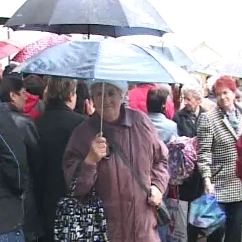 Sute de oameni s-au călcat în picioare la Braşov pentru ochelari