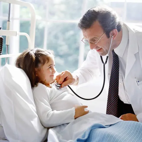Medicii primari sunt pe aceeaşi treaptă de salarizare cu judecătorii de tribunal şi consulii