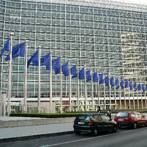Cartonaş roşu de la Comisia Europeană: S-a declanşat procedura de deficit excesiv împotriva României 
