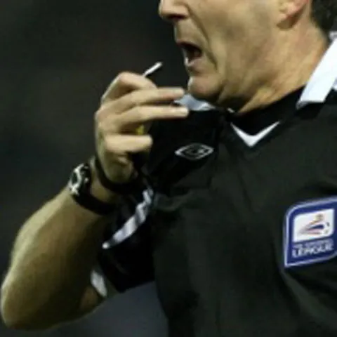 NewsIn - Arbitrii portughezi delegaţi la Dinamo - FC Timişoara au refuzat România. Cum comentaţi?