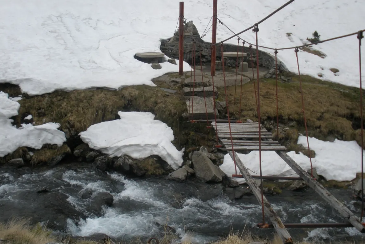 Ultima avalanşă de la cota 1500 a distrus o şosea