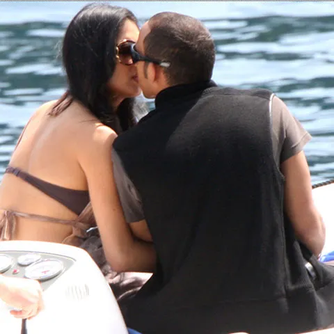Lewis Hamilton şi iubita sa Nicole, surprinşi în ipostaze tandre - VEZI FOTO